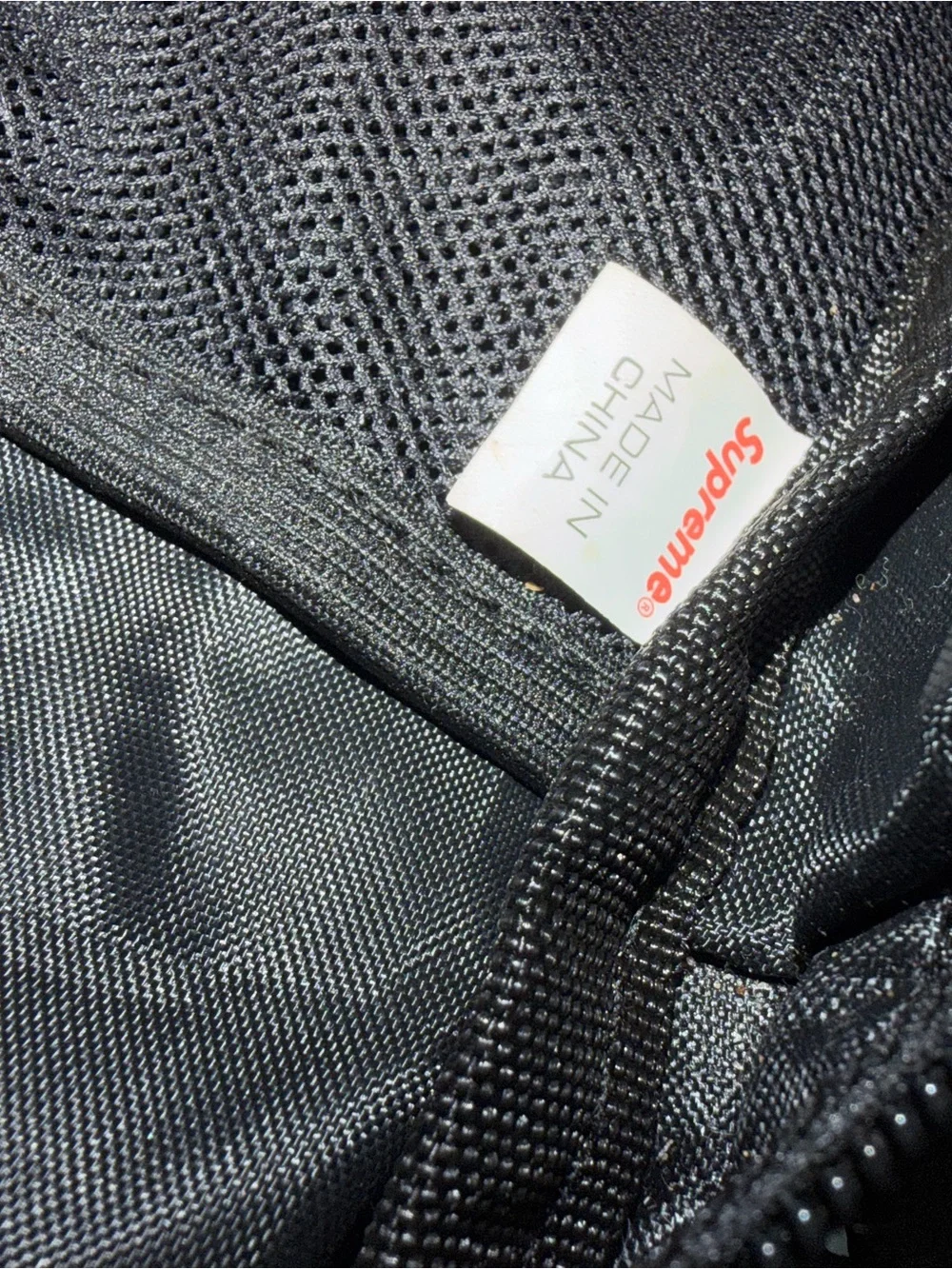 Supreme compact black